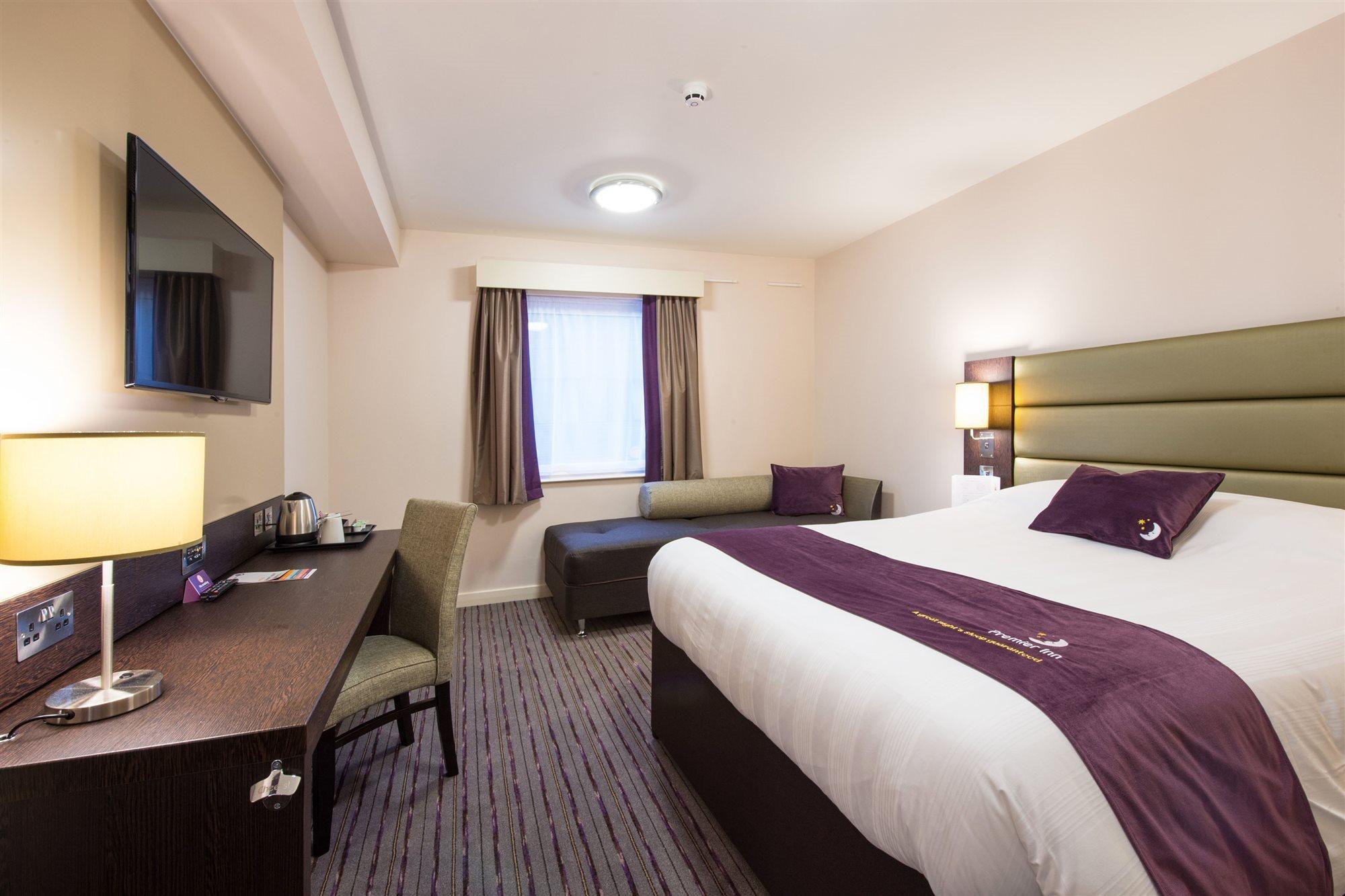 Premier Inn Maidenhead Town Centre Екстериор снимка