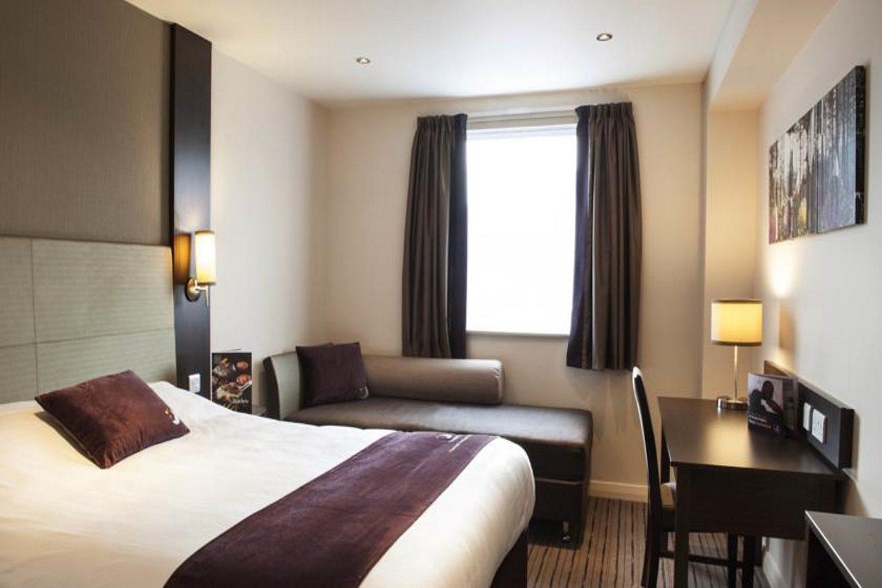 Premier Inn Maidenhead Town Centre Екстериор снимка